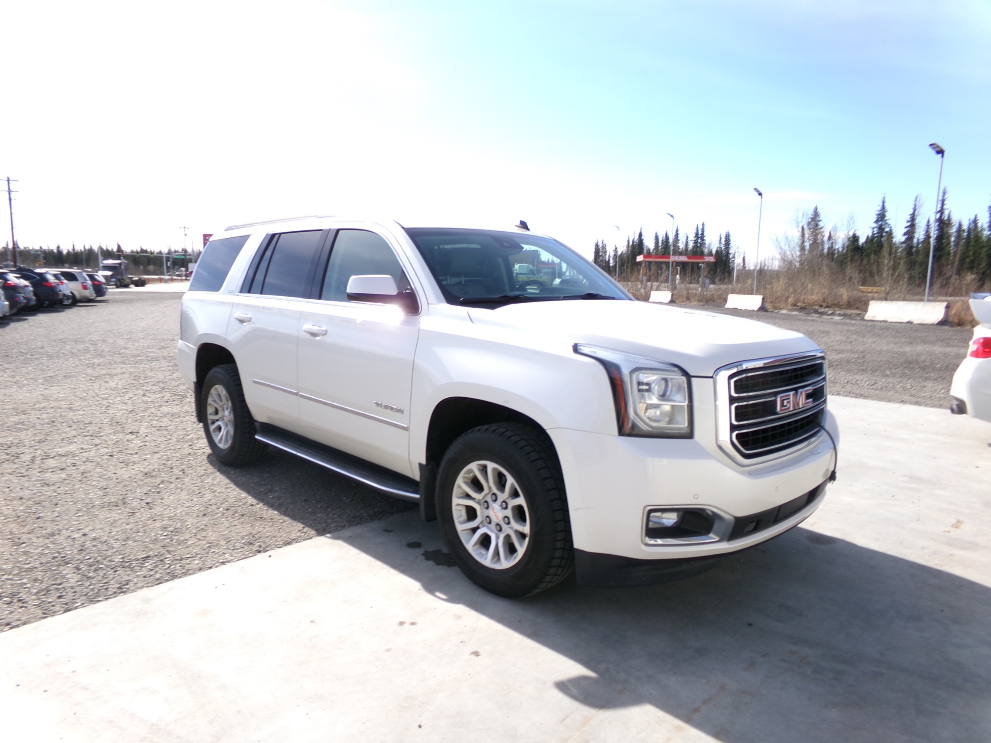 photo of 2015 GMC Yukon SLT 4WD